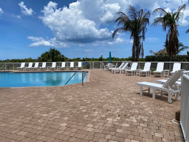 Building Photo - 4160 N Hwy A1A