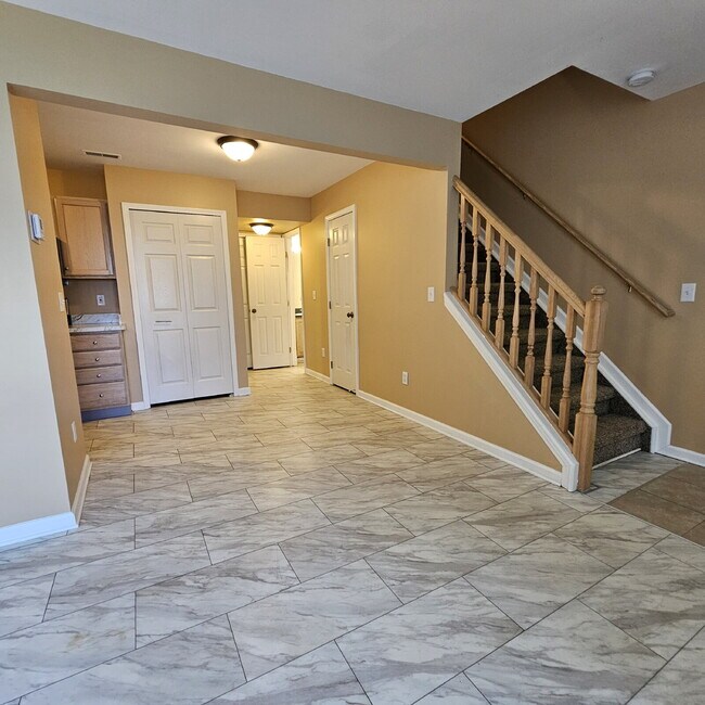Foto del edificio - 2 Bedroom, 1.5 Bathroom Townhouse. Large L...