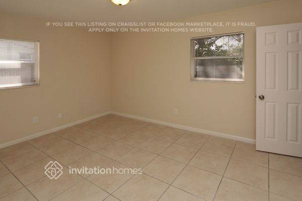 Building Photo - 8606 Chinaberry Dr