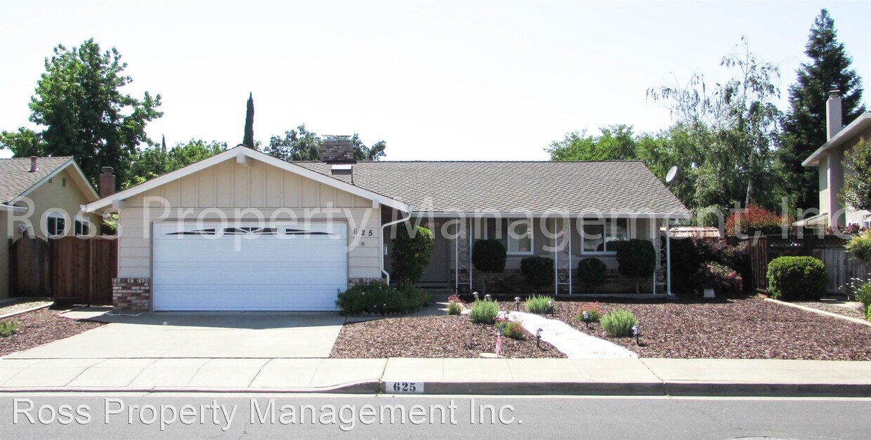 Primary Photo - 3 br, 2 bath House - 625 Via Del Sol