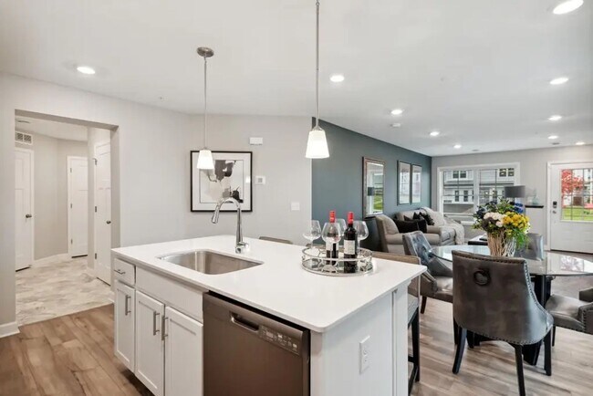 Building Photo - Awesome lennar new construction 3 bed town...