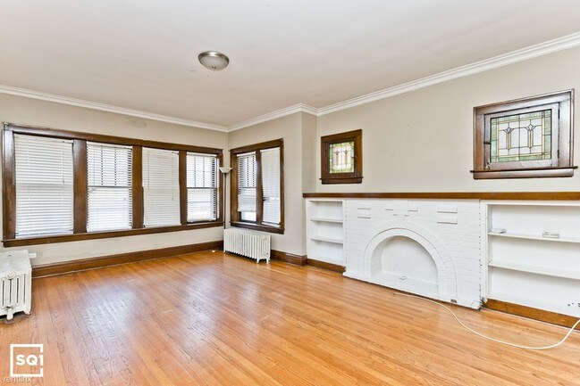 Building Photo - 4037 W Oakdale Ave