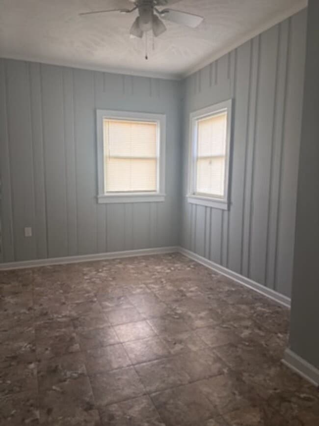 Building Photo - 131 Grandview Cir