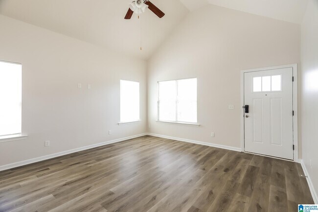 Building Photo - 213 Hampton Dr