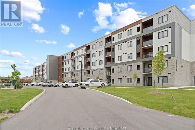 Building Photo - 2550 Sandwich W Pkwy