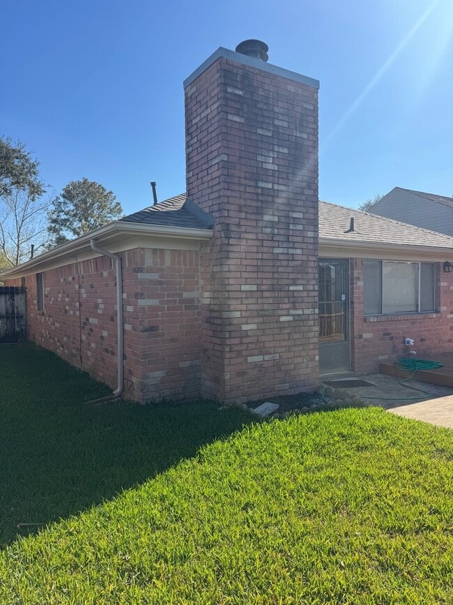 Foto del edificio - 3010 Mesquite Dr