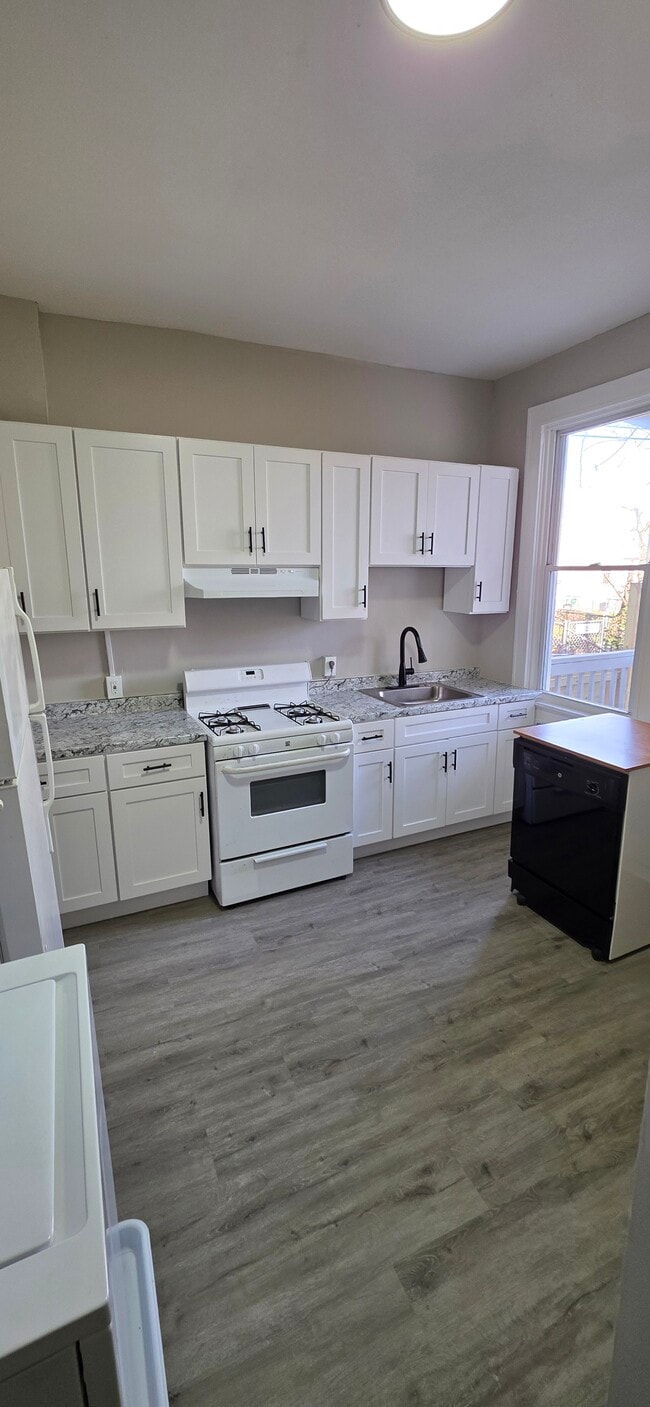 Foto del edificio - 1411 Bloomingdale Rd