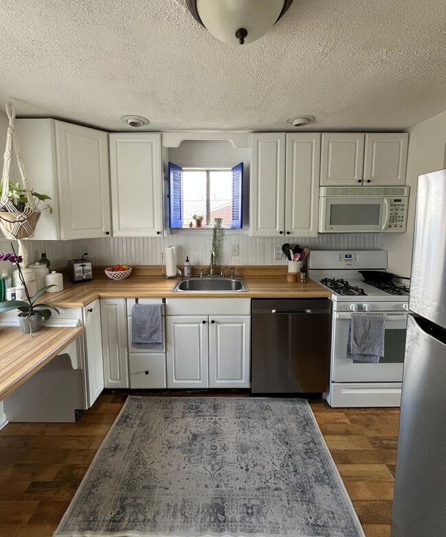 Building Photo - USGA RENTALY ONLY! CHARMING 2 BEDROOM HOME