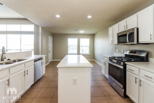 Building Photo - 3638 Slocom Dr