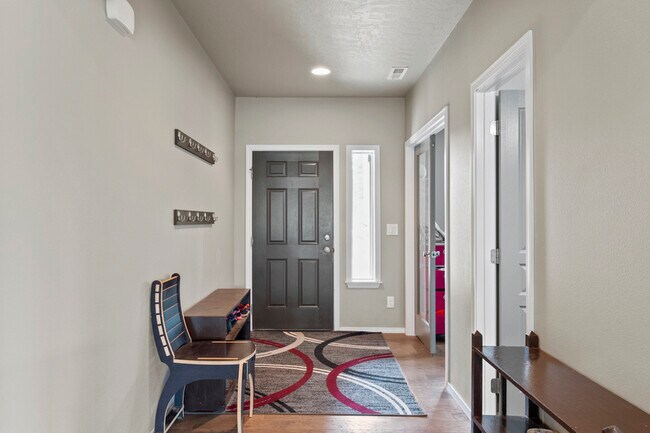 Building Photo - 315 Granite Loop