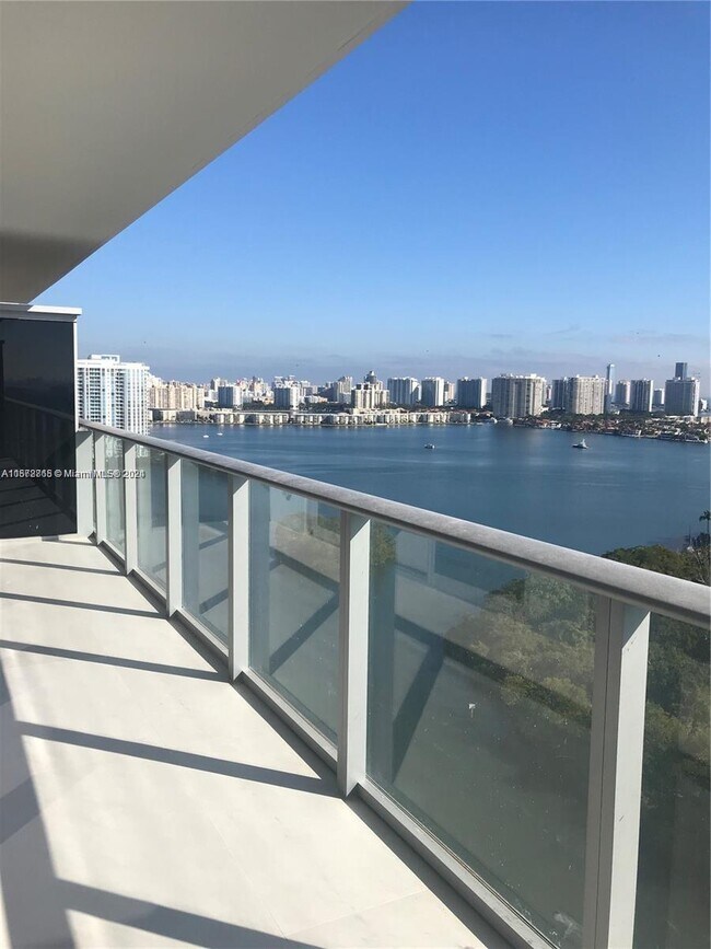 Building Photo - 16385 Biscayne Blvd