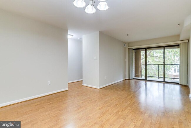 Foto del edificio - 1029 N Stuart St