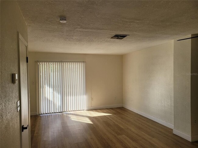 Foto del edificio - 1236 Dovehill Dr