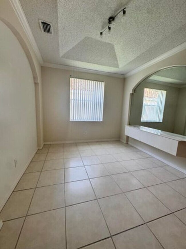 Foto del edificio - 10895 Fillmore Dr