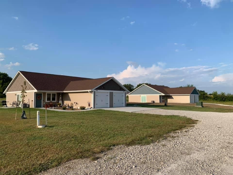 Primary Photo - 110 W Cedar Ln