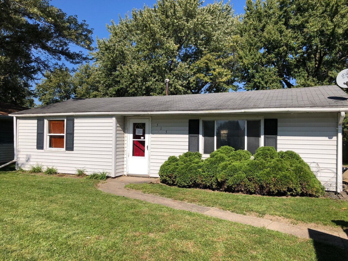 Primary Photo - Check out this 2-Bedroom Beautiful House!