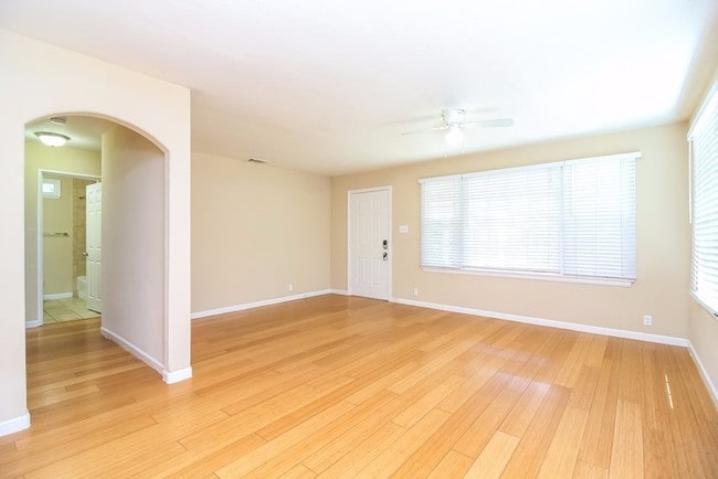 Foto del edificio - 12148 Adams St