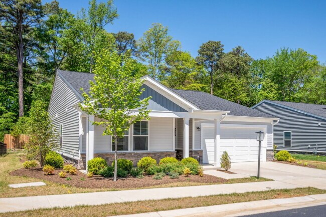 Foto del edificio - 3 Bedroom Single-Family Home with 2-Car Garage in Glen Allen (23060) – $2,650/mo
