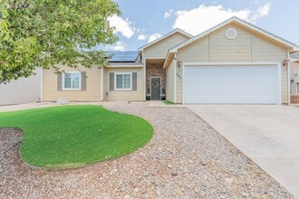 Building Photo - $500 OFF FIRST MONTH RENT! Conveniently lo... Building Photo - $500 OFF FIRST MONTH RENT! Conveniently lo...