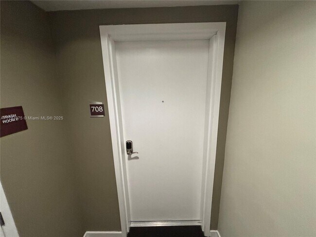 Foto del edificio - 7661 NW 107th Ave