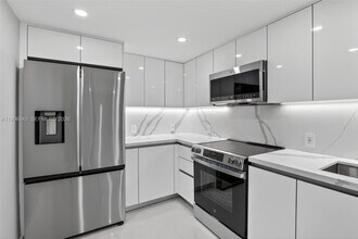 Building Photo - 3675 N Country Club Dr