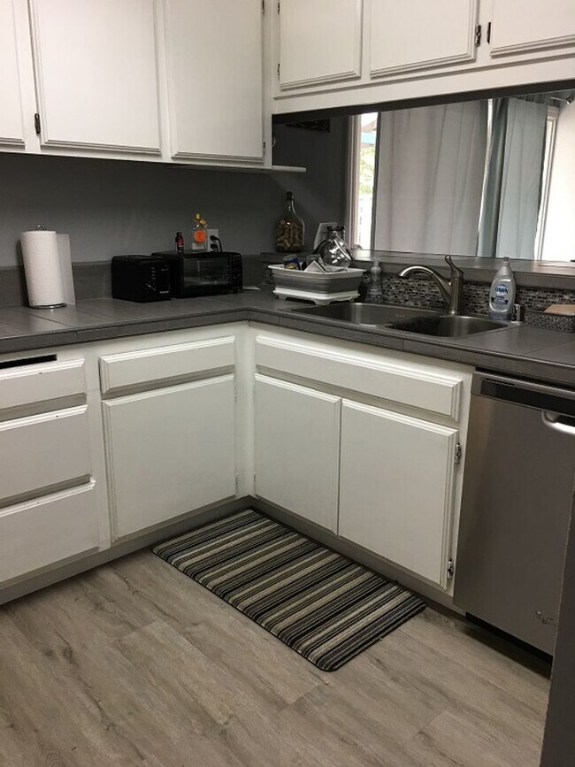 Building Photo - Spacious and Updated Three Bedroom Napa Condo