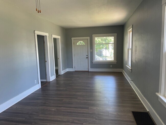 Building Photo - Great Home in West Peoria