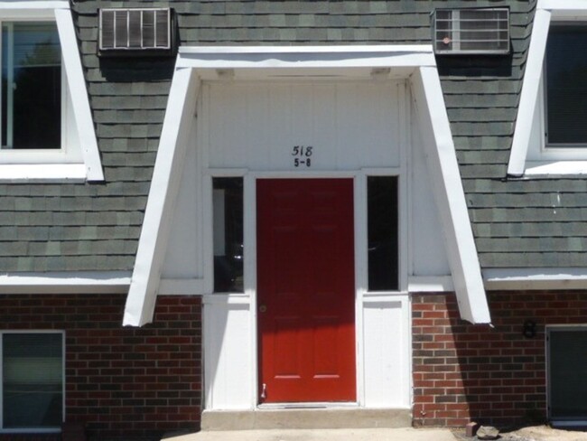 Building Photo - Bright & Private 1-Bedroom Retreat in the ...