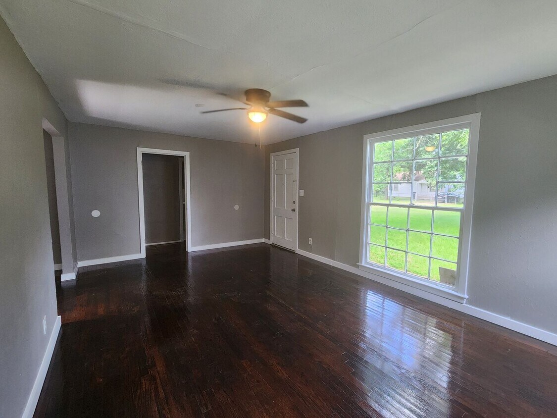 Foto principal - 4031 Ridgemoor Ave