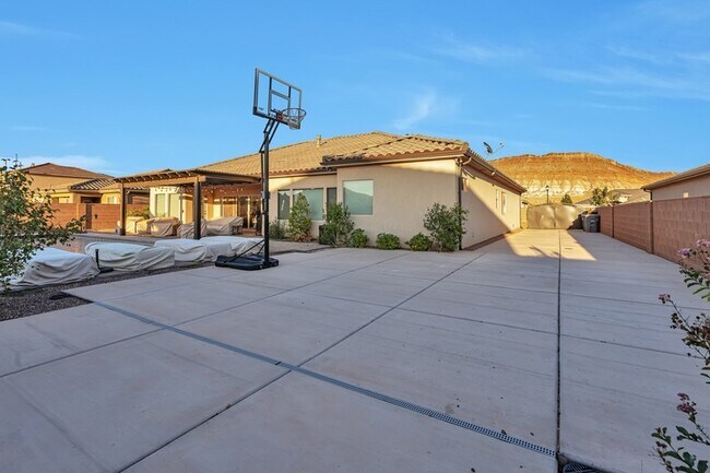 Foto del edificio - 4038 S Sweet Escape Dr