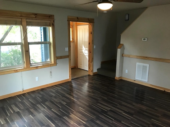 Building Photo - 312 NE 4th St