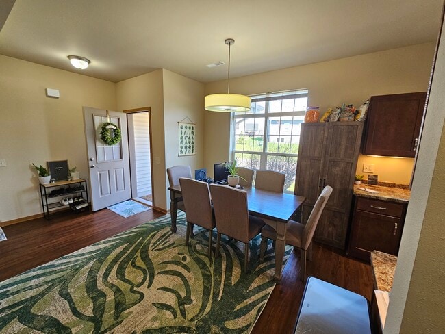 Dinette with side porch entry - 4868 Innovation Dr