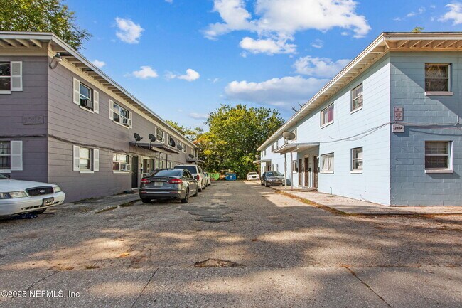 Foto del edificio - 1224 W 18th St