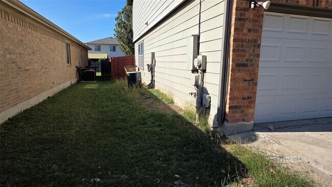 Foto del edificio - 5605 Clyde Ln