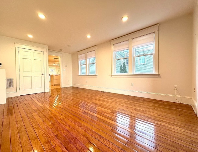 Building Photo - 130 Viles St