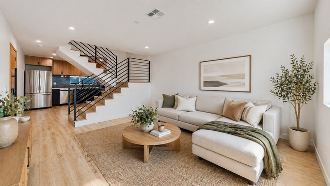 Building Photo - 16010 Cantlay St