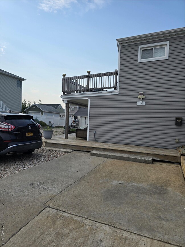 Building Photo - 18 Julian Pl