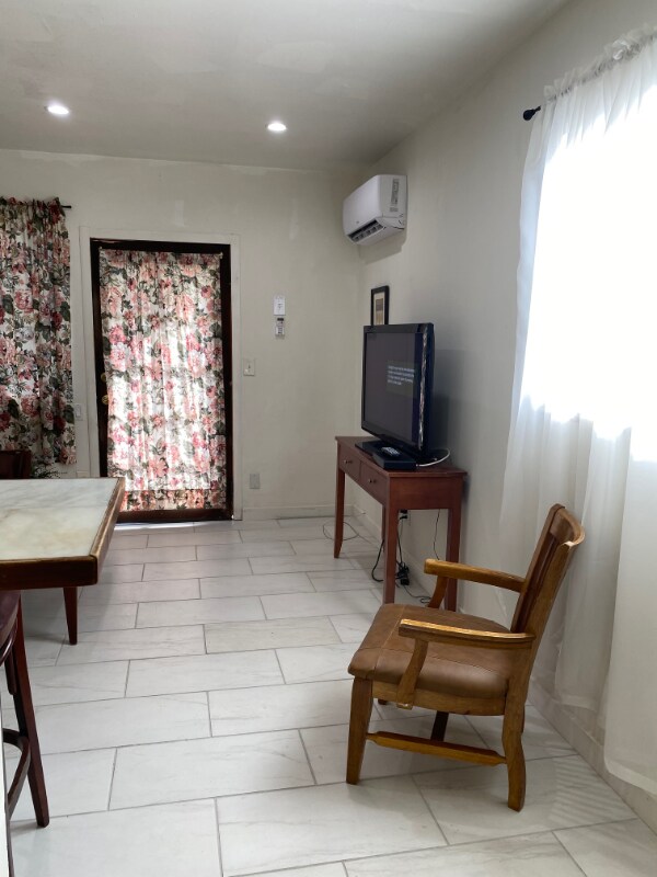 Foto del edificio - 15338 Hart St