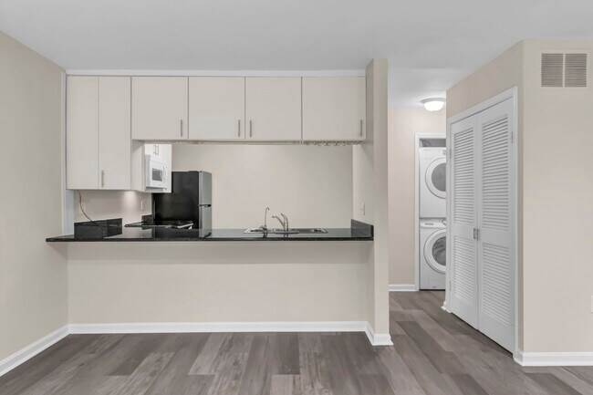 Building Photo - 3756A Madison Ln