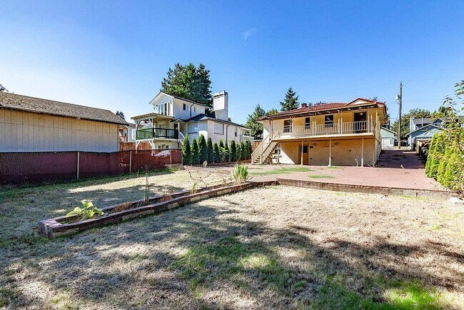 Large patio & deck, perfect for entertaining! - 10432 Occidental Ave S