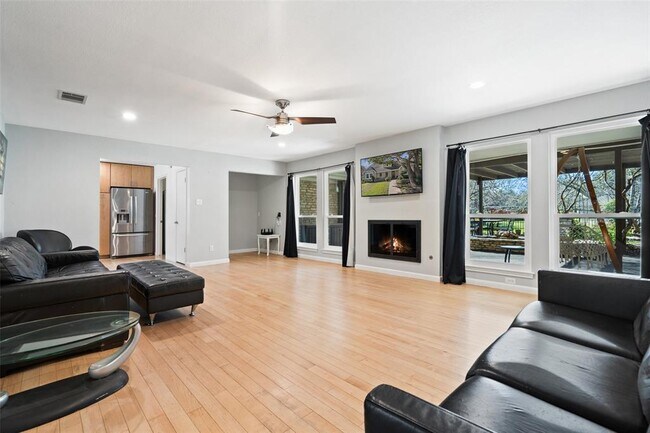Foto del edificio - 6906 One Oak Rd