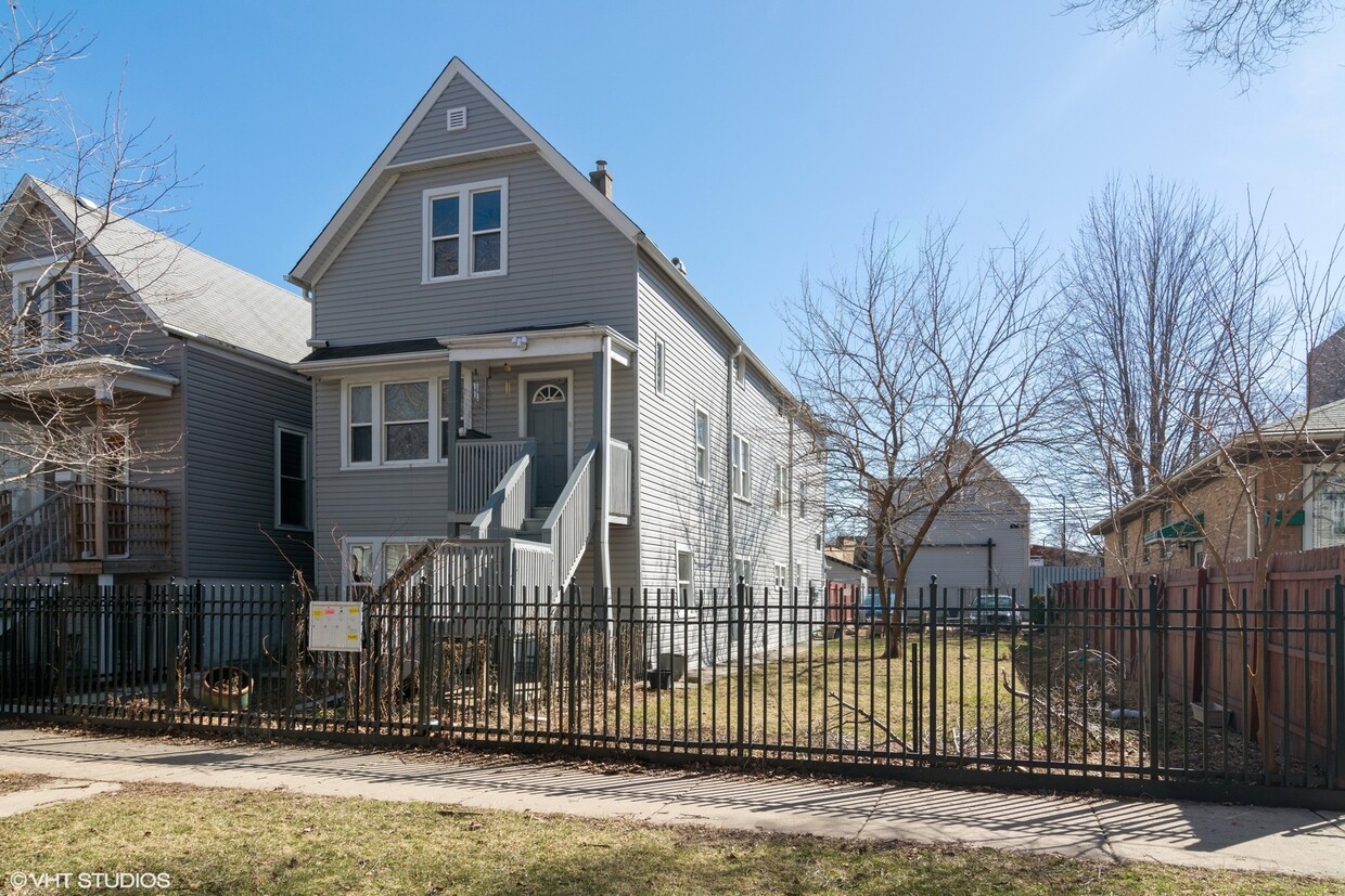 Foto principal - 3707 W McLean Ave