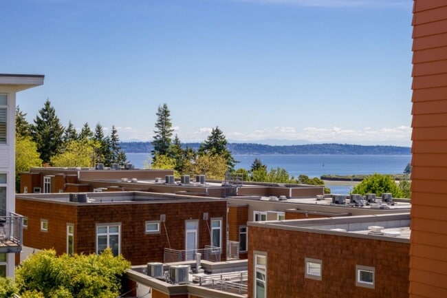 Building Photo - Bainbridge Island Condo