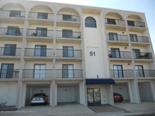 Foto del edificio - 51 Hiering Ave