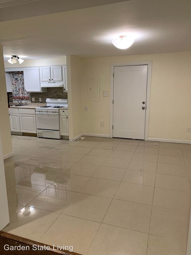 Building Photo - 3 br, 2.5 bath House - 10 Dandridge Drive