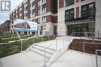 Building Photo - 370 South St