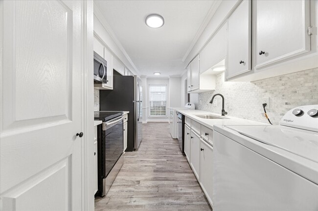 Building Photo - 13286 Trail Hollow Dr