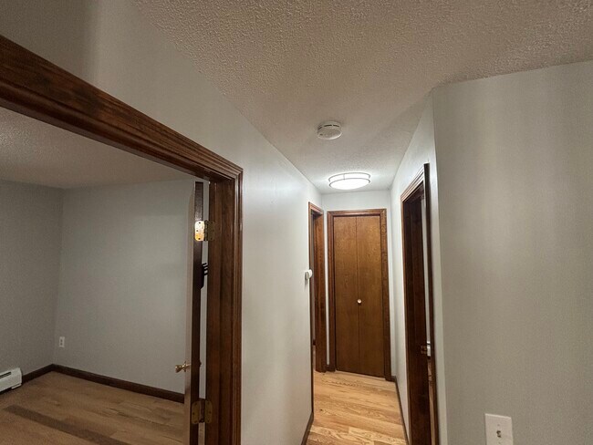 Pasillo - 365 West Ave