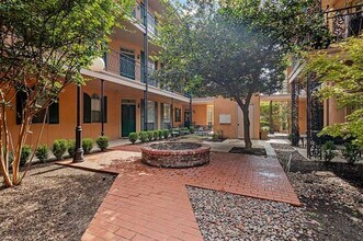 Building Photo - 6318 Richmond Ave