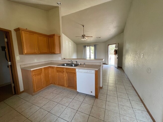 Building Photo - 108/118 Boone Crossing Drive